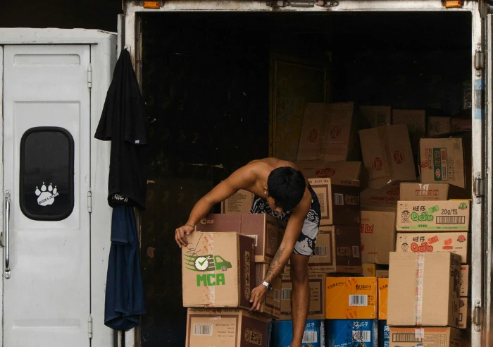 Cheap movers worker loading moving truck safely and efficiently